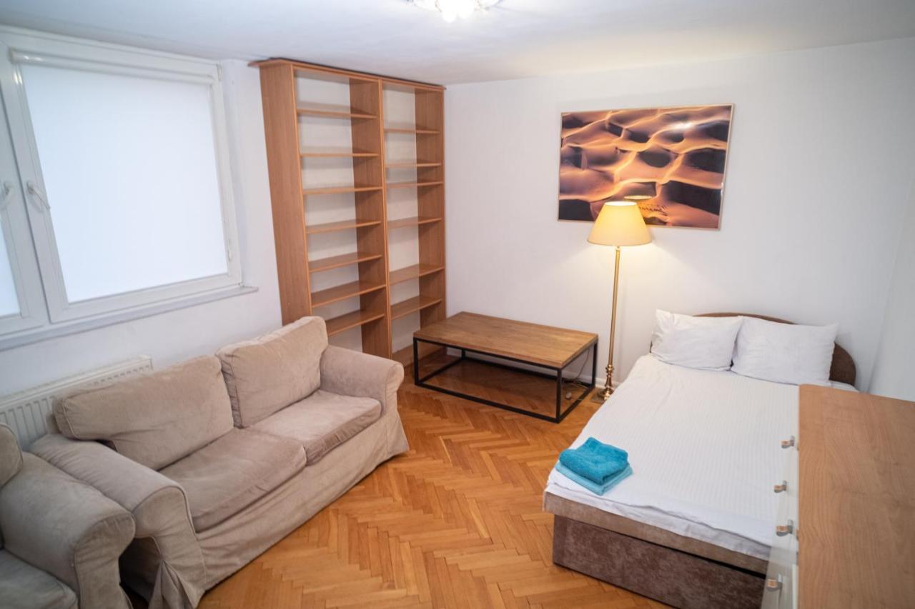 Central Charm Nowiniarska Warschau Exterior foto